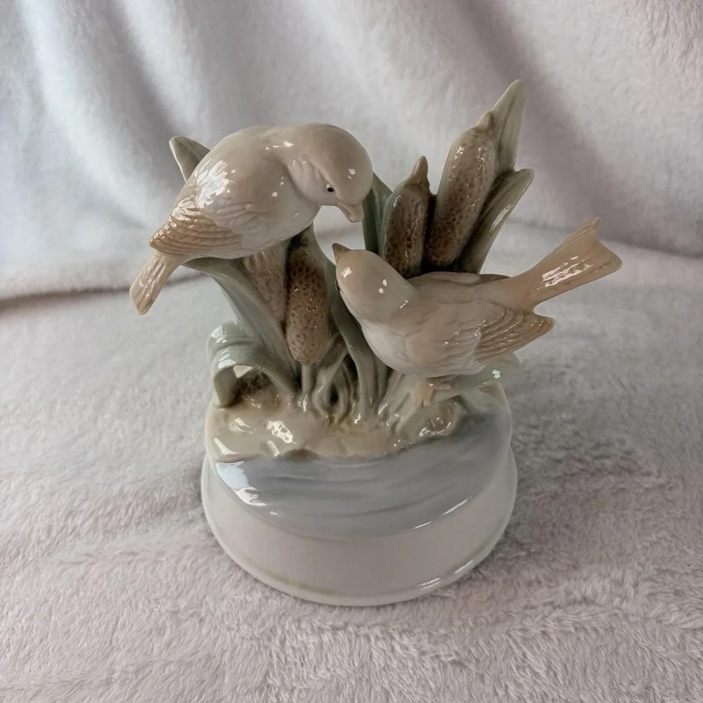 Vintage 70s Porcelain Bird Music Box Figurine Birds in Cattails As Is Repair